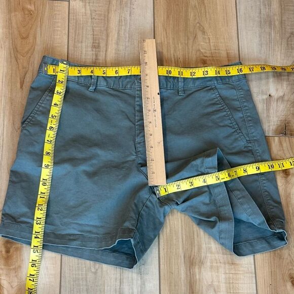 EUC Eddie Bauer Womens Slightly Curvy Chino Shorts Green Size 8 - Picture 3 of 9